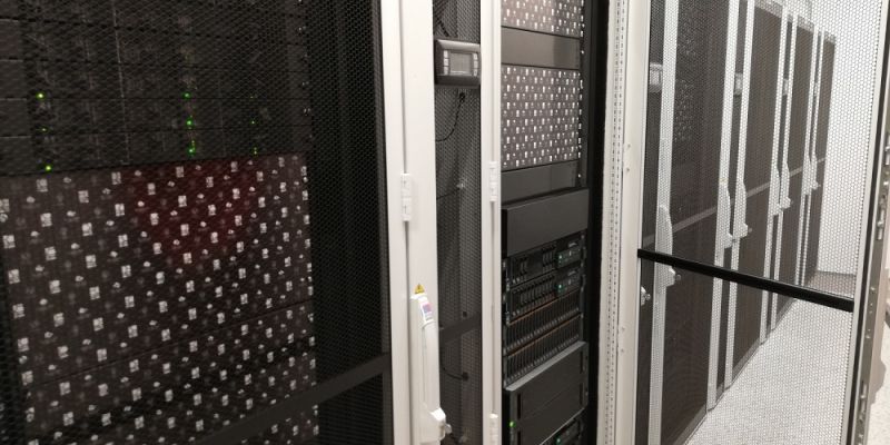 Superkomputer IBM w Centrum Cyfrowej Nauki i Technologii UKSW