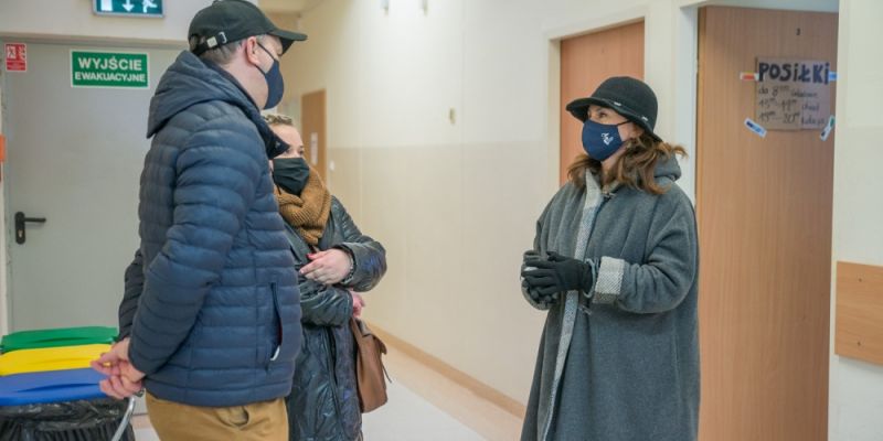 Stolica pomaga osobom w kryzysie bezdomności przetrwać pandemię i zimę