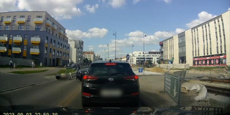 Zderzenie motocyklisty z samochodem osobowym w Wilanowie