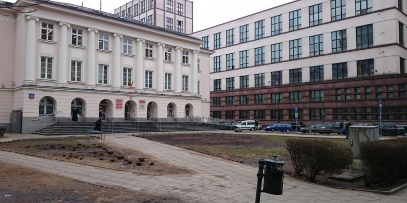 Konsekwencje upartyjnienia samorządu dla środowiska w Warszawie