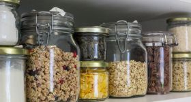 ,,Warszawskie targowiska nie marnują'' (i inspirują) - jak stolica walczy z marnowaniem żywności?