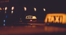 Warszawa: setki naruszeń w taksówkach. Miasto i służby zaostrzają kontrole