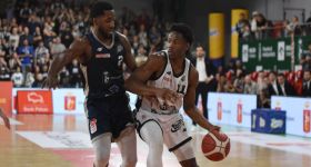 Dziki wygrały derby stolicy