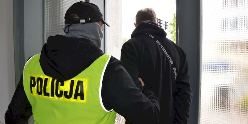 Sprawca oszustw na BLIK-a w rękach policjantów