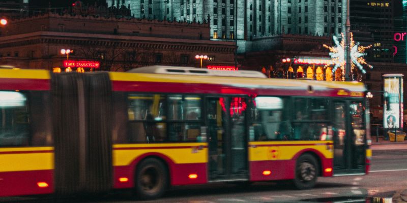 W Warszawie rusza Wakacyjny Autobus WTP. Na pasażerów czekają atrakcje i bezpłatne przejazdy