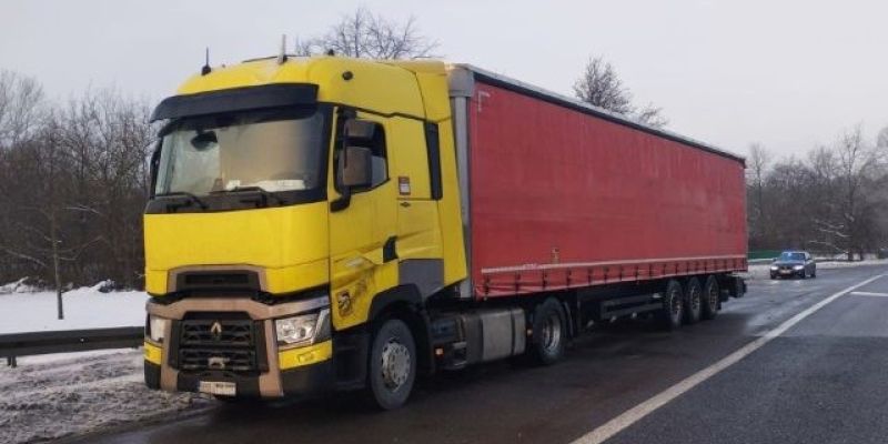 Zignorował zakaz wjazdu i zasady trzeźwości – kierowca ciężarówki w rękach stołecznej policji