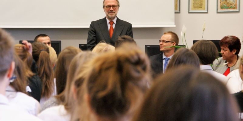 Ambasador Królestwa Niderlandów odwiedził bielańskie gimnazjum