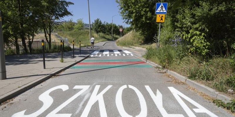 Zielono-czerwone pasy na ulicach przy gdańskich szkołach. Dla większego bezpieczeństwa