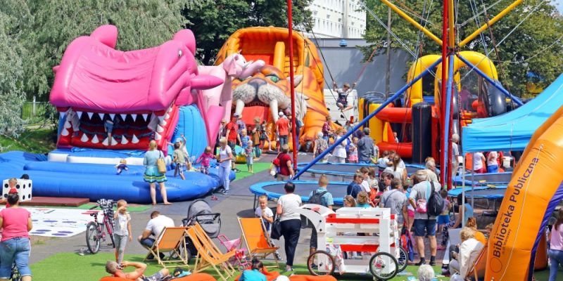 Pożegnalna impreza w parku edukacyjno-rozrywkowego przy Urzędzie Dzielnicy Wola