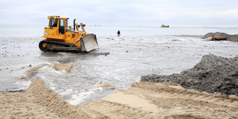 Orłowska plaża coraz szersza