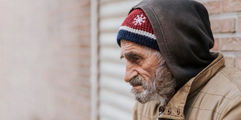 Silny mróz w Warszawie. Straż Miejska apeluje: reagujmy, jeden telefon może uratować życie