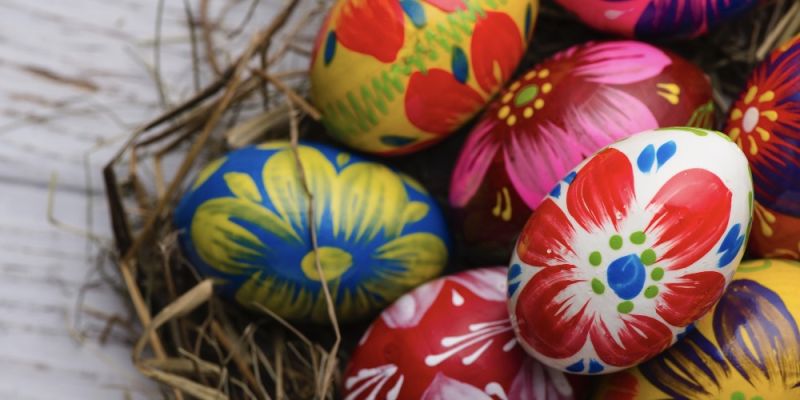 Naturalne sposoby na malowanie pisanek od KGW w Nieporęcie