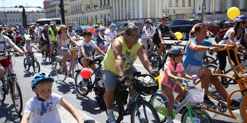 Dziś wieczorem czyli w Dniu Matki rowerowy przejazd rodzinny