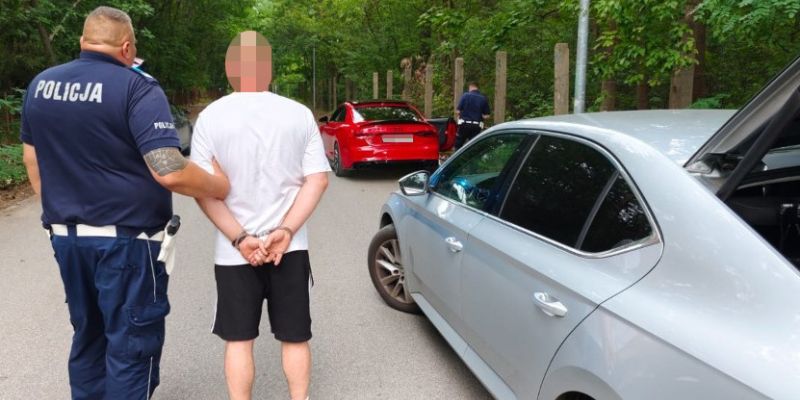 Mężczyzna wyprzedzał radiowóz na skrzyżowaniu, w mieszkaniu ukrywał narkotyki
