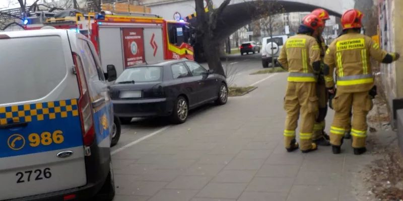 Bezdomny mężczyzna utknął w pustostanie