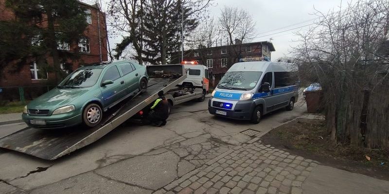 Uciekając przed policją schował się w komórce na węgiel