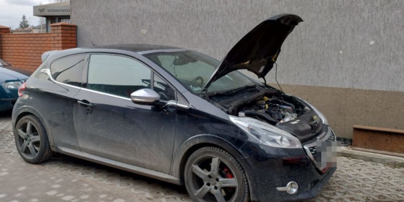 Najpierw paser i odzyskany peugeot potem złodziej w rękach "kobry"