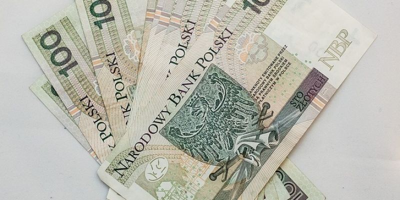 Wpadli w pułapkę – zamiast 50 tys zł dostali kopertę z ulotkami.