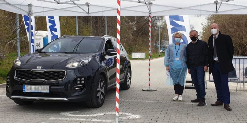 Jazda na szczepienie, czyli punkt drive-thru #wGdyni