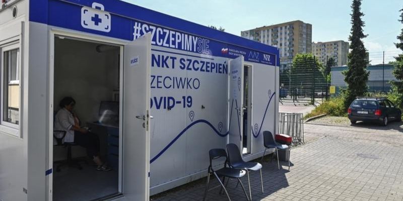 Mobilny punkt szczepień na Brodwinie