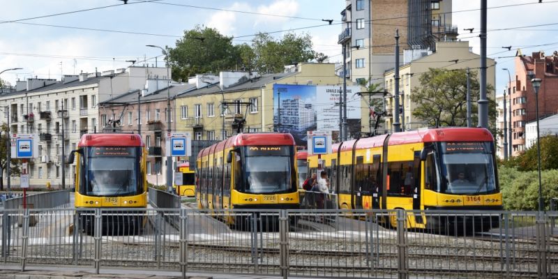 Tramwaj do Wilanowa wjeżdża na ul. Gagarina