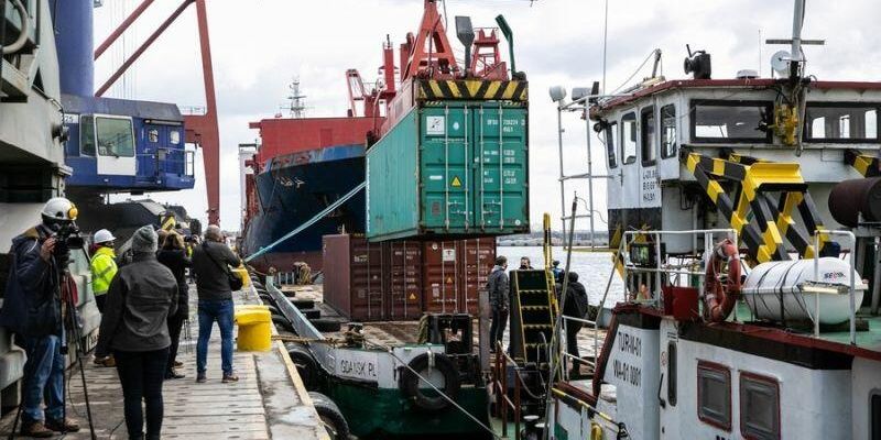 Z Gdańska do Chełmna. Pierwszy w historii transport kontenerowy płynie po Wiśle