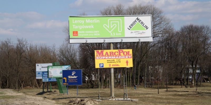 Nielegalne obiekty znikają z dróg