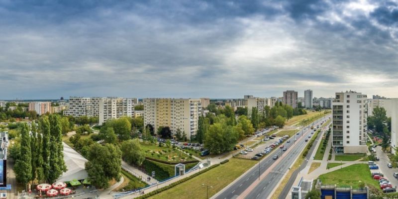 Ewakuacja 44 mieszkań. Blok na warszawskim Ursynowie grozi zawaleniem