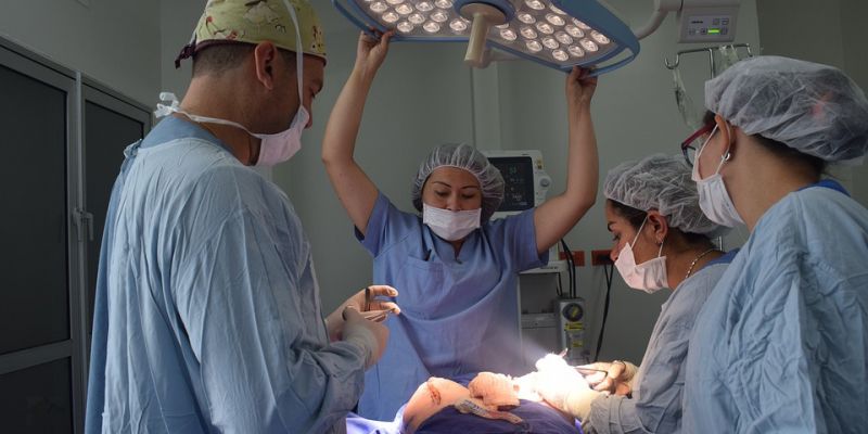 Operacja plastyczna nosa – co musimy o niej wiedzieć?