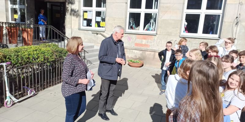 Spacer poświęcony Marii Skłodowskiej-Curie w Szkole Podstawowej nr 61