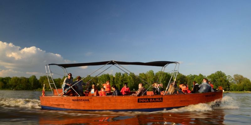 Latem „Bajką” z Wawra do Wilanowa