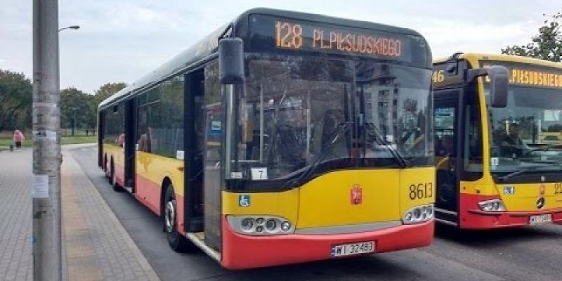 Zmiany w komunikacji z okazji święta „czarnego sportu” na Narodowym