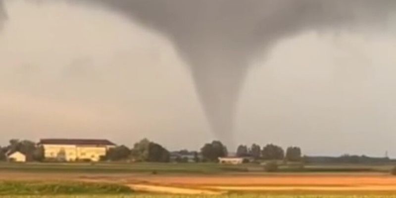 Trąba powietrzna spustoszyła Mazowsze: uszkodzone budynki i zerwane linie energetyczne po gwałtownym zjawisku pogodowym