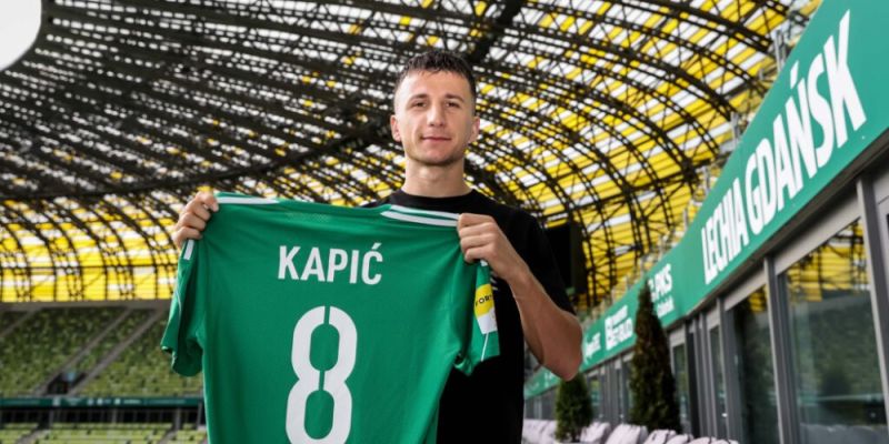 Lechia Gdańsk uzupełnia drużynę. Nowy pomocnik w zespole