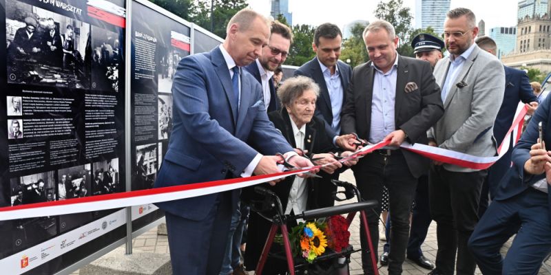 Niezwykła wystawa przy Metrze Centrum