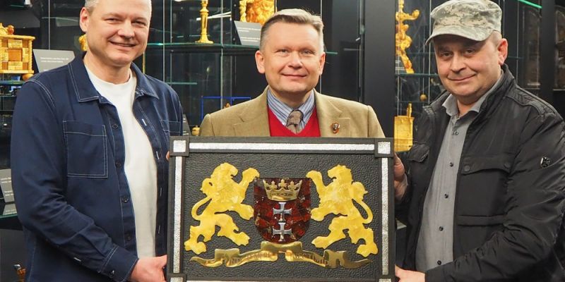 Herb Gdańska ze Złota Bałtyku na wystawie w Muzeum Bursztynu