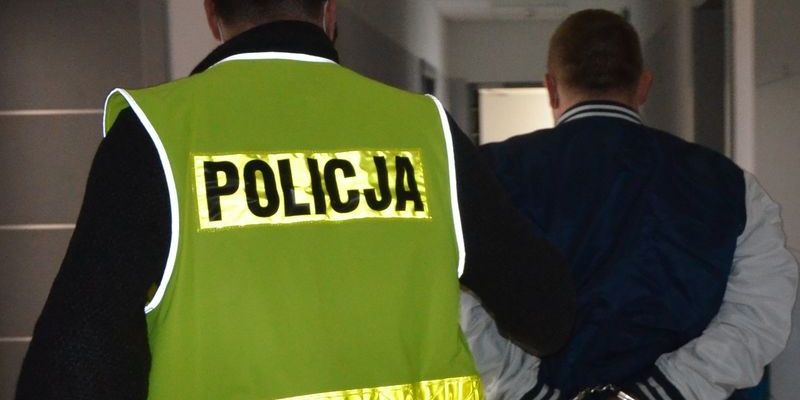 Policjanci zatrzymali oszustów wyłudzających kredyty na kradzione dane