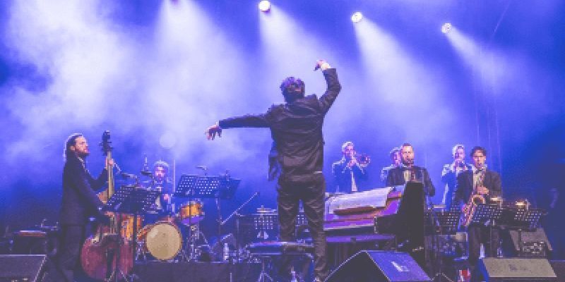 ADAM MAKOWICZ. TWARZ TEGOROCZNEJ EDYCJI FESTIWALU JAZZ NA STARÓWCE