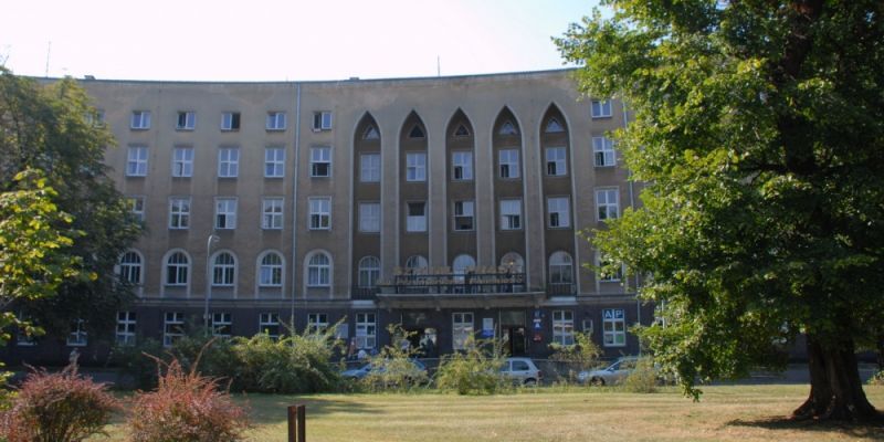 Szpital Praski wstrzymał przyjęcia. Krytyczny stan instalacji tlenowej