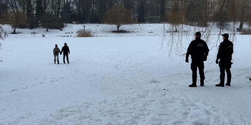 Arktyczne mrozy uderzają w Polskę: Tragiczny bilans ofiar i mobilizacja służb w stolicy