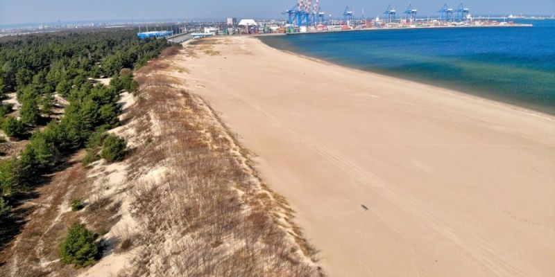 Plaże, baseny i place zabaw - jak wygląda znoszenie kolejnych obostrzeń w Gdańsku