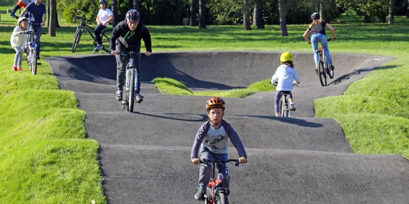 Pumptrack i droga dla rolkarzy w wolskich parkach