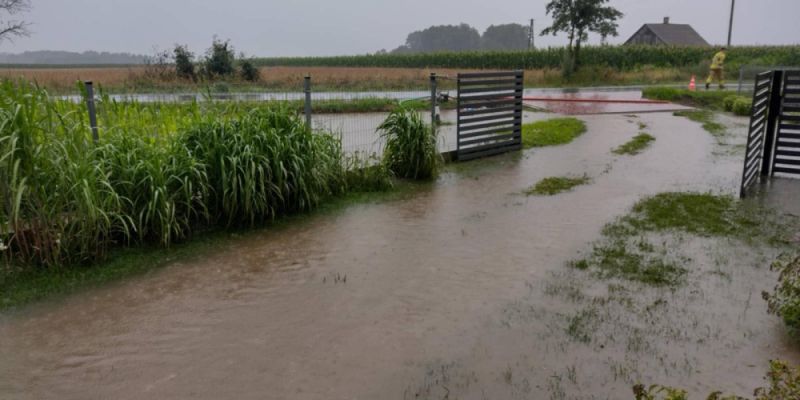 Ponad 60 interwencji strażaków na Mazowszu po burzach i ulewach