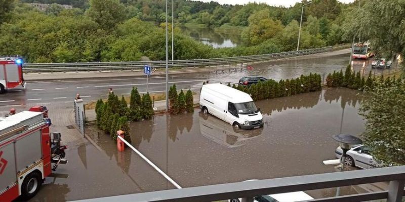 To były największe opady deszczu w tym roku, od rana trwa usuwanie szkód. Burze możliwe także dziś i w nocy z wtorku na środę