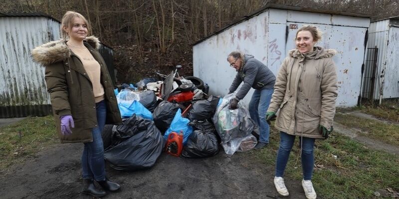 Dwie sąsiadki zainicjowały akcję sprzątania okolicy, przyłączyły się kolejne osoby