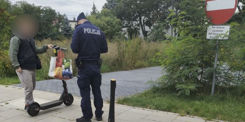 Kierowcy hulajnóg elektrycznych skontrolowani przez policję