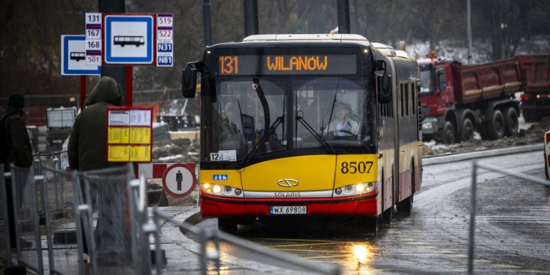 AUTOBUSY MAJĄ PIERWSZEŃSTWO