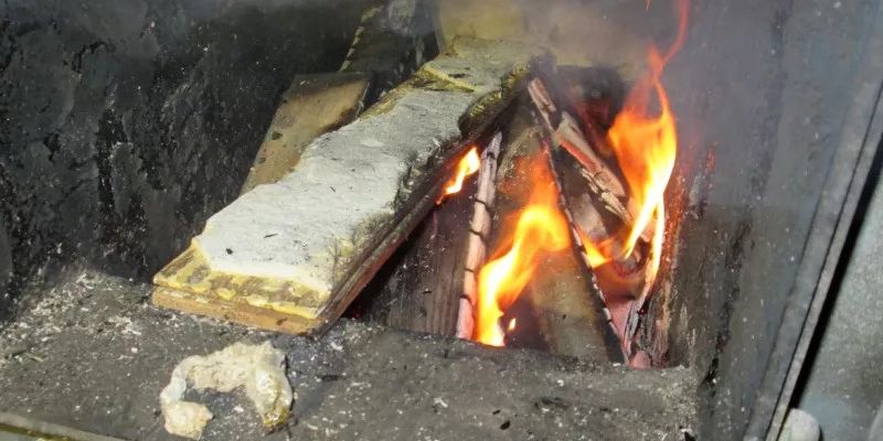 Palił paletami i truł okolicę. Interweniowali strażnicy miejscy