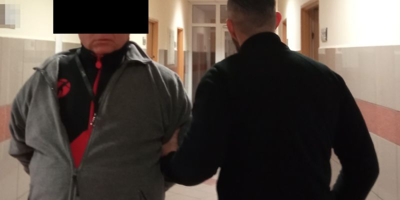 Prawdziwi policjanci na gorącym uczynku zatrzymali fałszywego policjanta oszusta