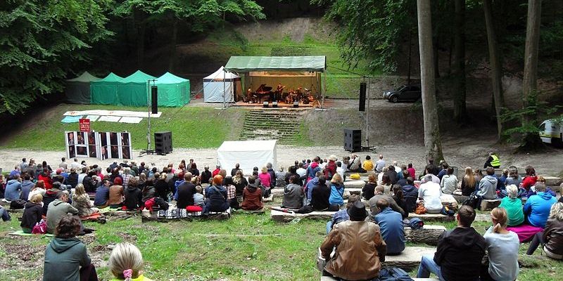 Nowa brama Teatru Leśnego